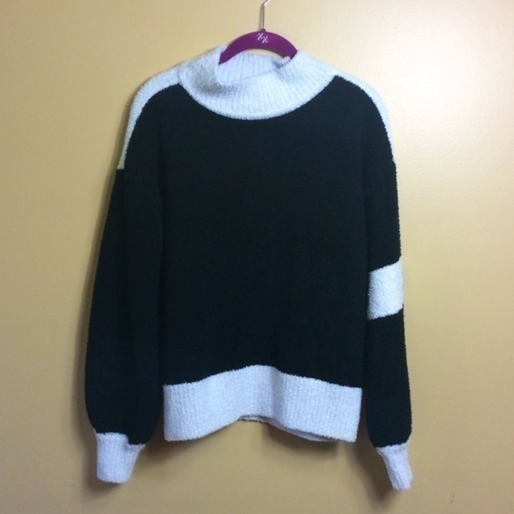 Karl Lagerfeld Paris black/white color chenille mock neck sweater. Small.